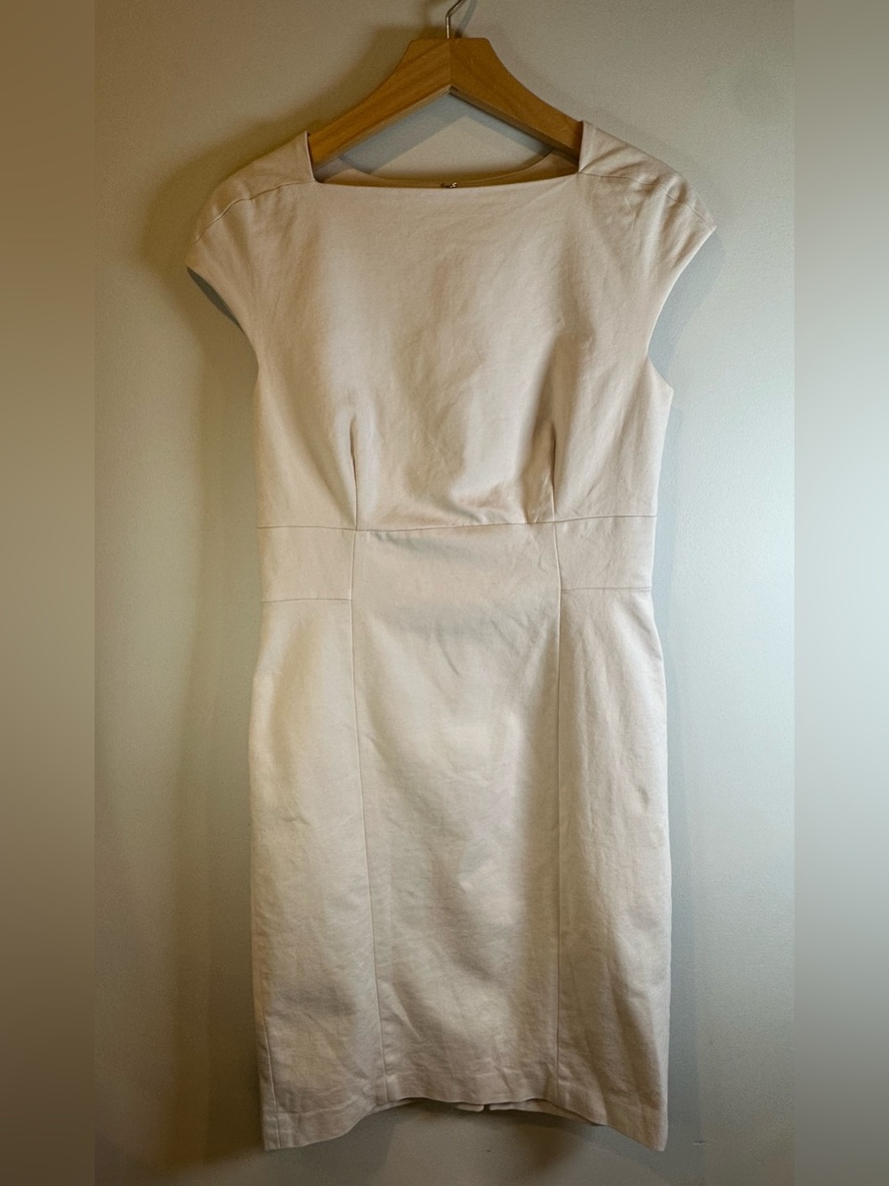 Ann Taylor Size 4 Ivory Cotton Blend cap sleeve Tailored Sheath Dress
